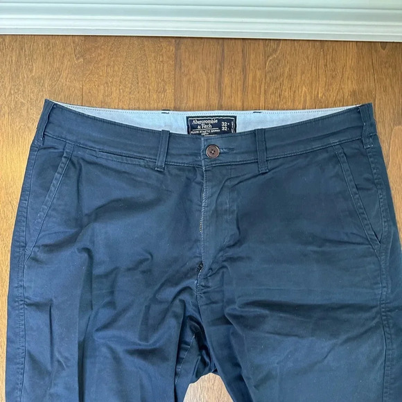 Abercrombie & Fitch Navy Khakis Sz. 32/32 - Picture 1 of 4